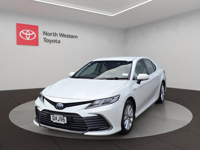 2023 Toyota Camry GX 2.5L Hybrid FWD Sedan image 3