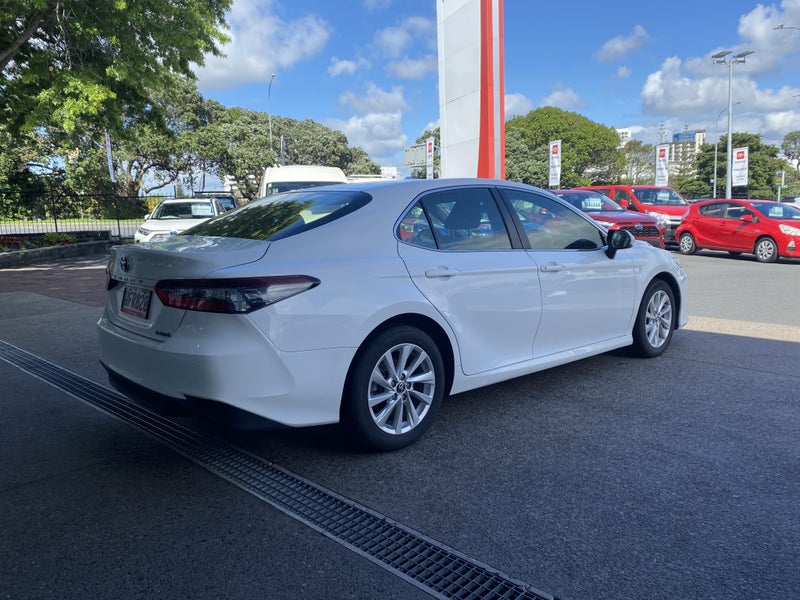 2023 Toyota Camry GX 2.5P Hybrid Sedan image 2