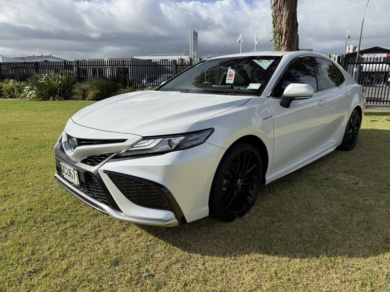 2023 Toyota Camry SX 2.5P Hybrid FWD Automatic... image 3