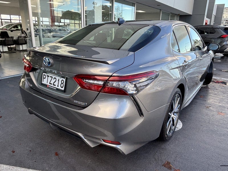2023 Toyota Camry ZR 2.5 HYBRID SPACIOUS SEDAN image 3