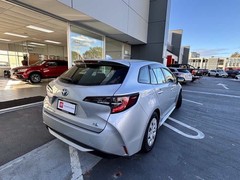 2023 Toyota Corolla 1.8 HYBRID SPACIOUS WAGON image 3