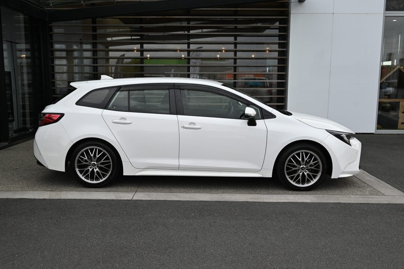 2023 Toyota Corolla 1.8 Hybrid X 2WD 5 Dr Wagon... image 5