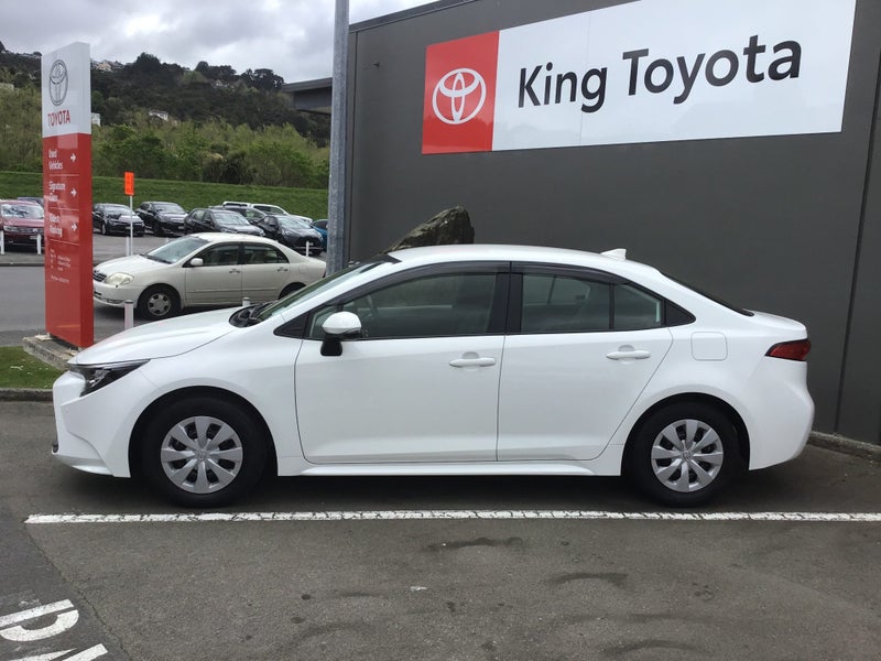 2023 Toyota Corolla 1.8 Hybrid X Sedan image 2