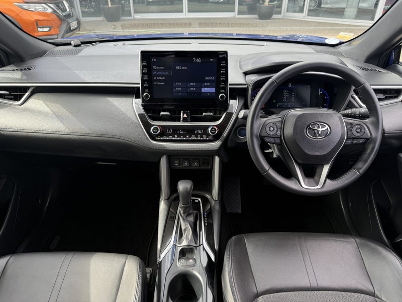 2023 Toyota Corolla Cross Cross 1.8 Hybrid Z 5... image 2