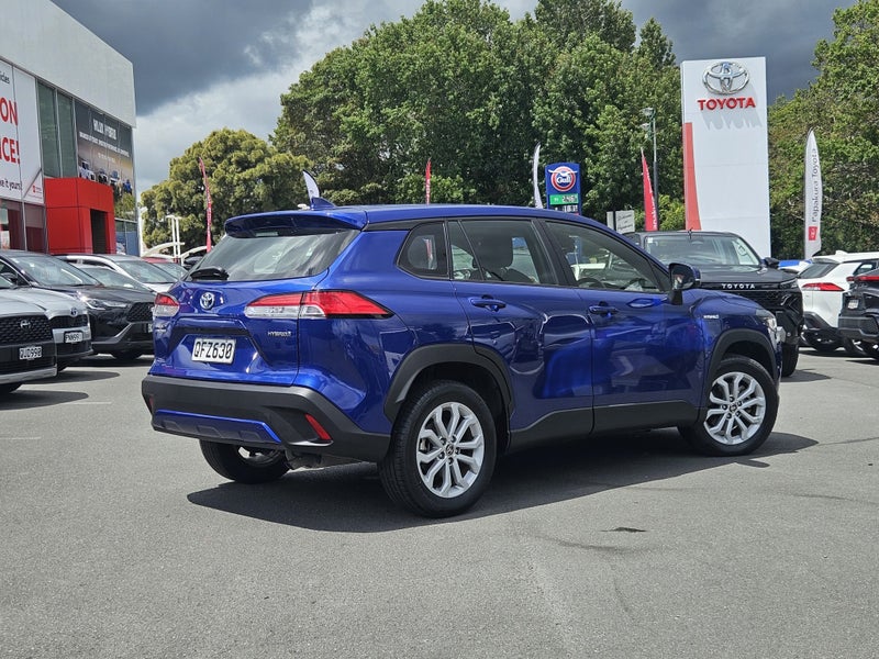 2023 Toyota Corolla Cross GX 2.0 HEV ECVT FWD image 3