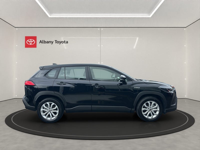 2023 Toyota Corolla Cross GX 2.0P HEV ECVT FWD... image 2