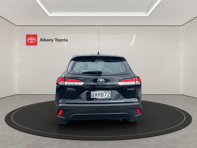 2023 Toyota Corolla Cross GX 2.0P HEV ECVT FWD... image 4