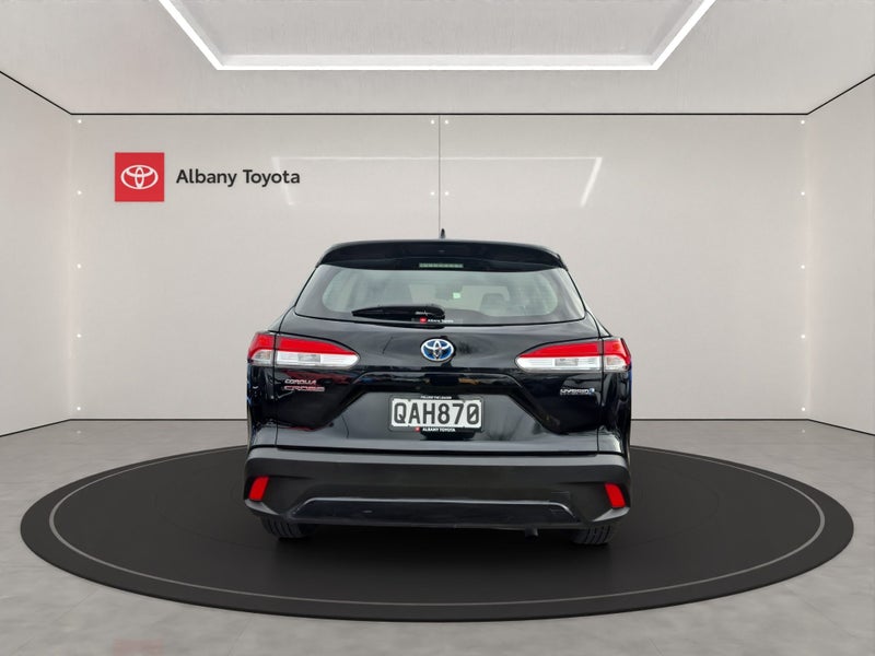 2023 Toyota Corolla Cross GX 2.0P HEV ECVT FWD image 3