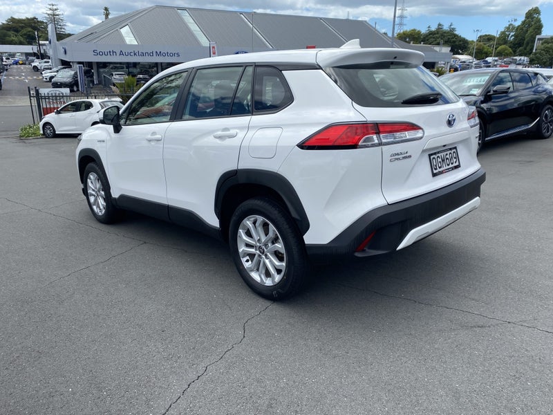 2023 Toyota Corolla Cross GX 2.0P HEV ECVT FWD... image 5