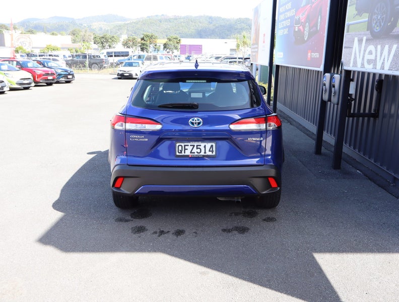 2023 Toyota Corolla Cross GX 2.0P HEV ECVT FWD... image 3