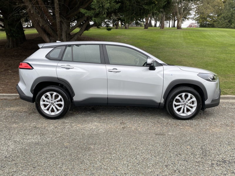 2023 Toyota Corolla Cross GX 2.0P HEV ECVT FWD... image 3