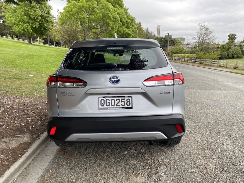 2023 Toyota Corolla Cross GX 2.0P HEV ECVT FWD... image 4