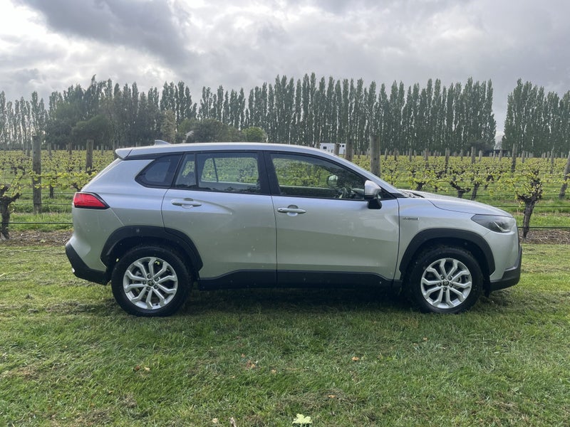 2023 Toyota Corolla Cross GX 2.0P HEV ECVT FWD... image 2