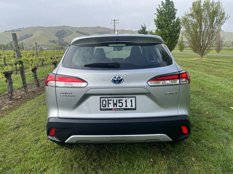 2023 Toyota Corolla Cross GX 2.0P HEV ECVT FWD... image 4