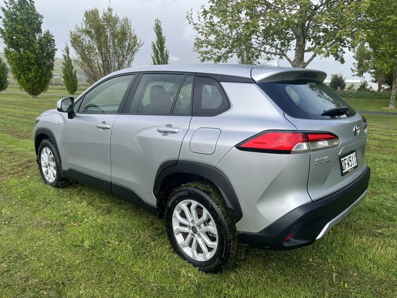 2023 Toyota Corolla Cross GX 2.0P HEV ECVT FWD... image 5