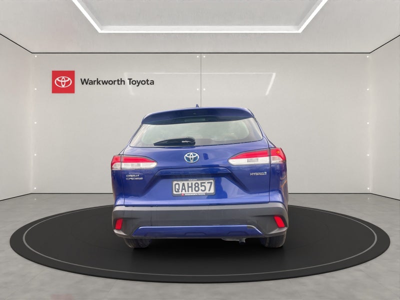 2023 Toyota Corolla Cross GX 2.0P HEV ECVT FWD... image 3