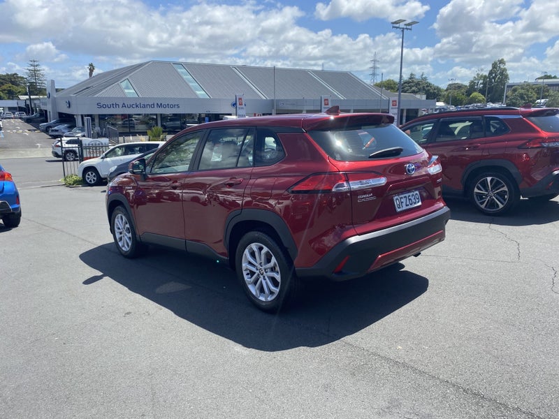 2023 Toyota Corolla Cross GX 2.0P HEV ECVT FWD... image 5