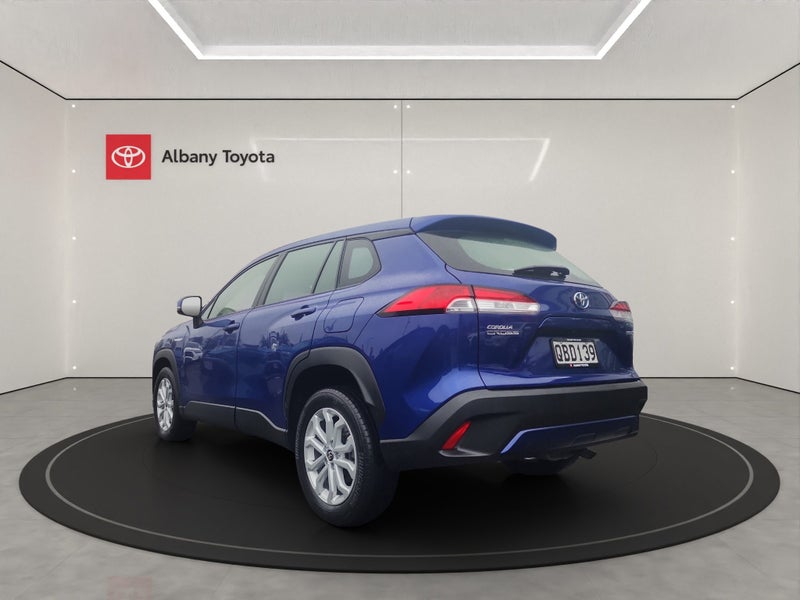 2023 Toyota Corolla Cross GX 2.0P HEV ECVT FWD... image 5