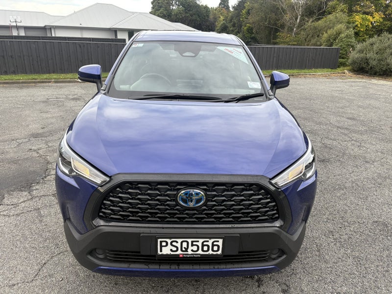 2023 Toyota Corolla Cross GX 2.0P HEV ECVT FWD... image 3