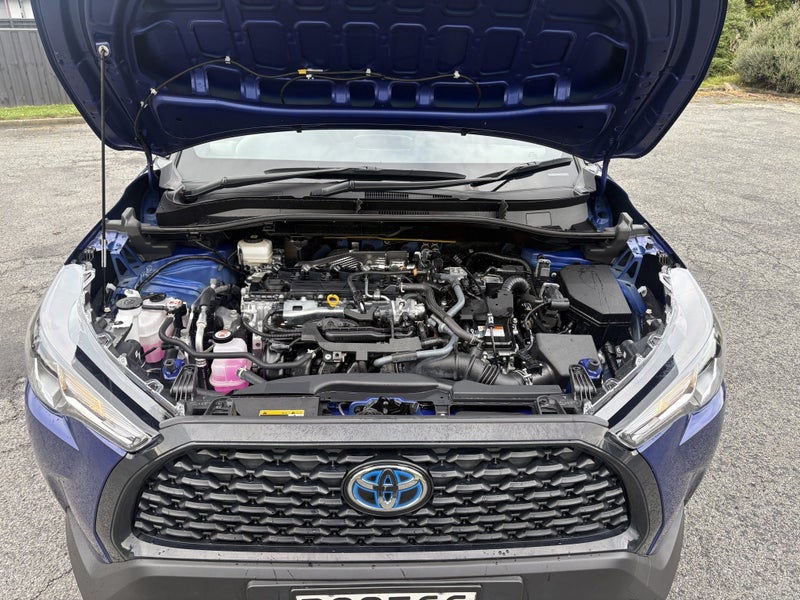 2023 Toyota Corolla Cross GX 2.0P HEV ECVT FWD... image 4