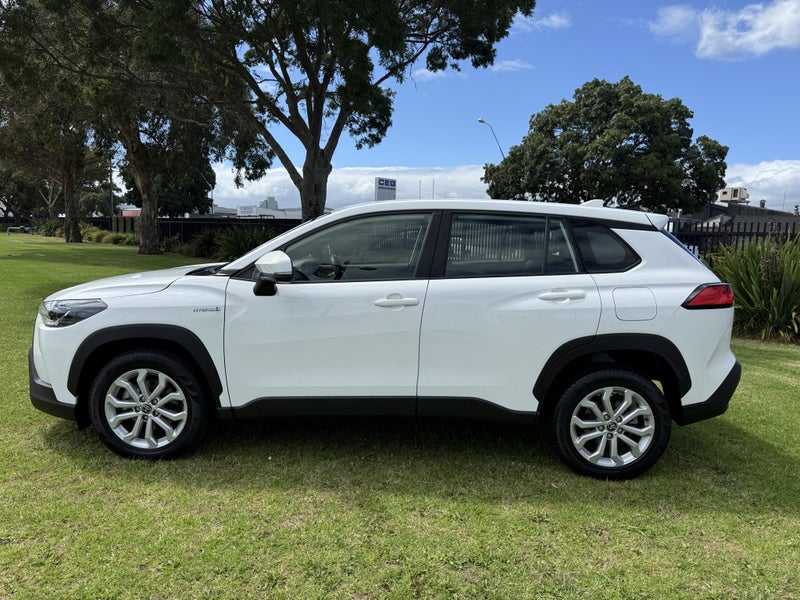 2023 Toyota Corolla Cross GX 2.0P HEV ECVT FWD SUV image 4