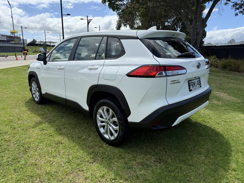 2023 Toyota Corolla Cross GX 2.0P HEV ECVT FWD SUV image 5