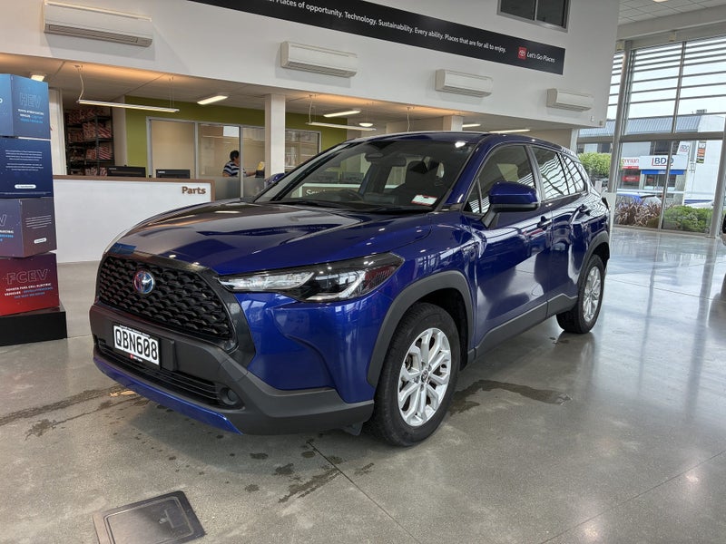 2023 Toyota Corolla Cross GX Hybrid image 2