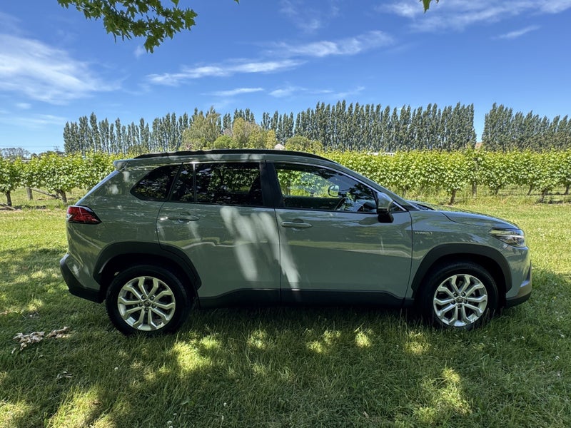 2023 Toyota Corolla Cross GXL 2.0P HEV ECVT FWD... image 3