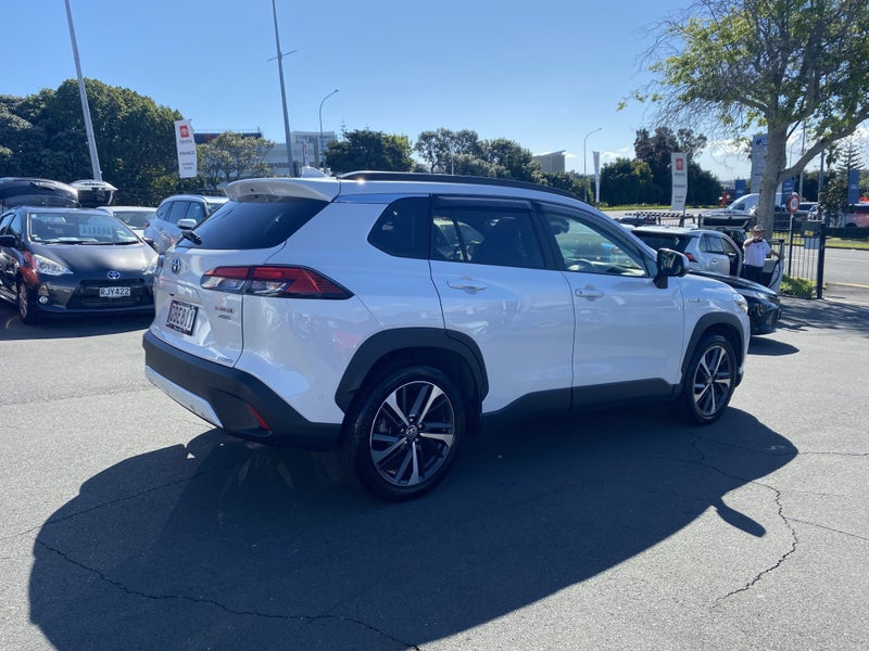 2023 Toyota Corolla Cross Limited 2.0P HEV AWD SUV image 2