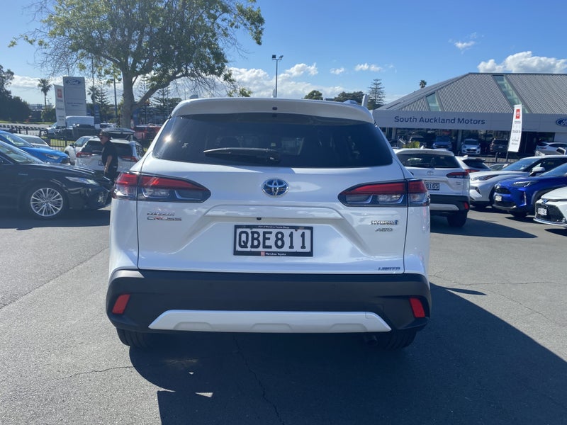 2023 Toyota Corolla Cross Limited 2.0P HEV AWD SUV image 3