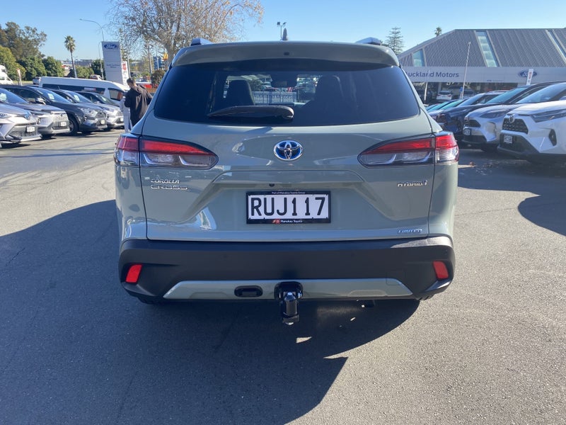 2023 Toyota Corolla Cross Limited 2.0P Hybrid image 3