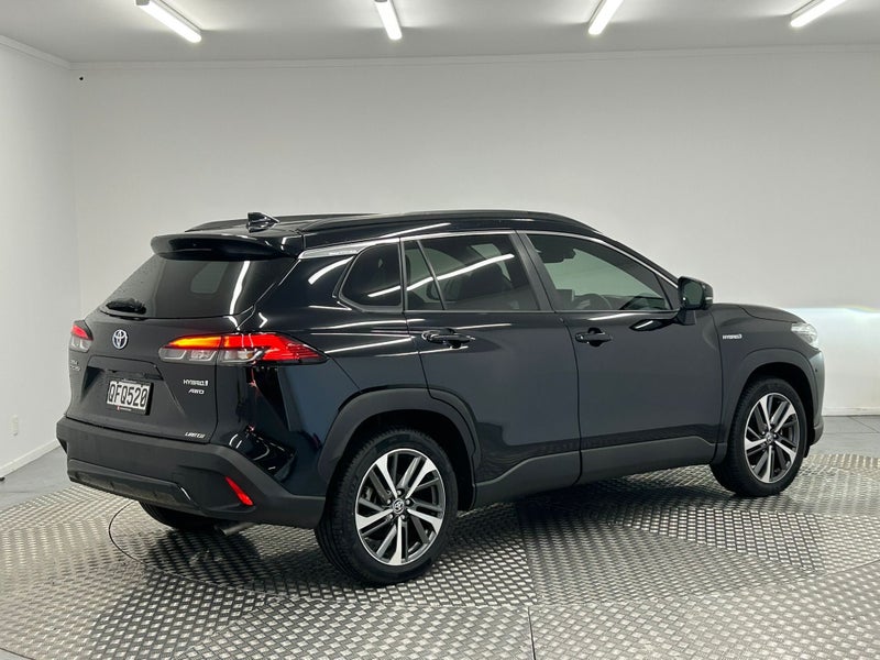 2023 Toyota Corolla Cross Limited 2.0P Hybrid AWD image 3