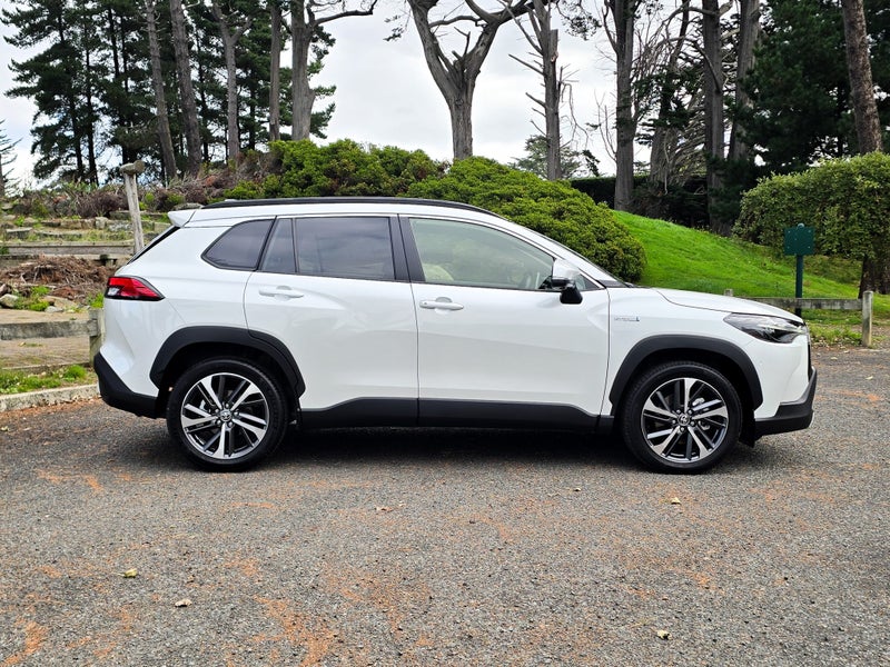 2023 Toyota Corolla Cross Limited Hybrid image 2