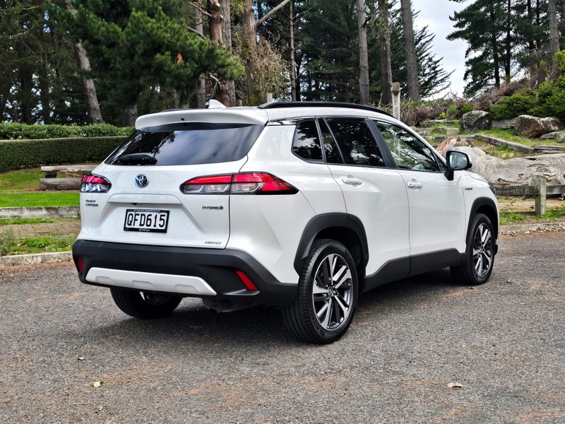 2023 Toyota Corolla Cross Limited Hybrid image 3