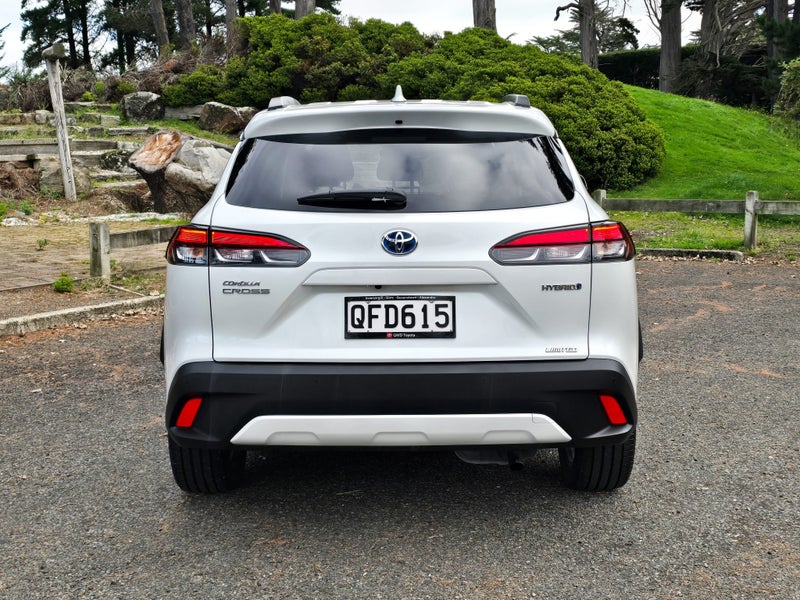 2023 Toyota Corolla Cross Limited Hybrid image 4