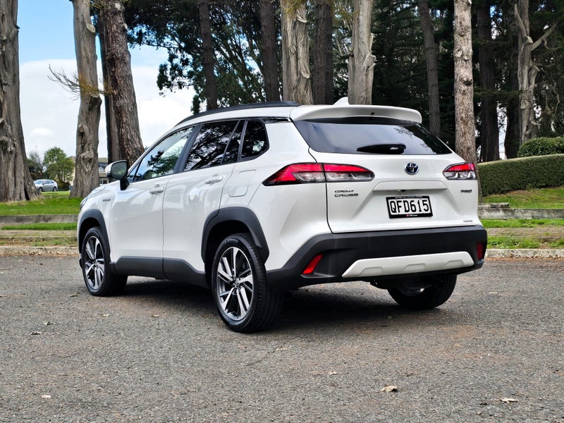 2023 Toyota Corolla Cross Limited Hybrid image 5