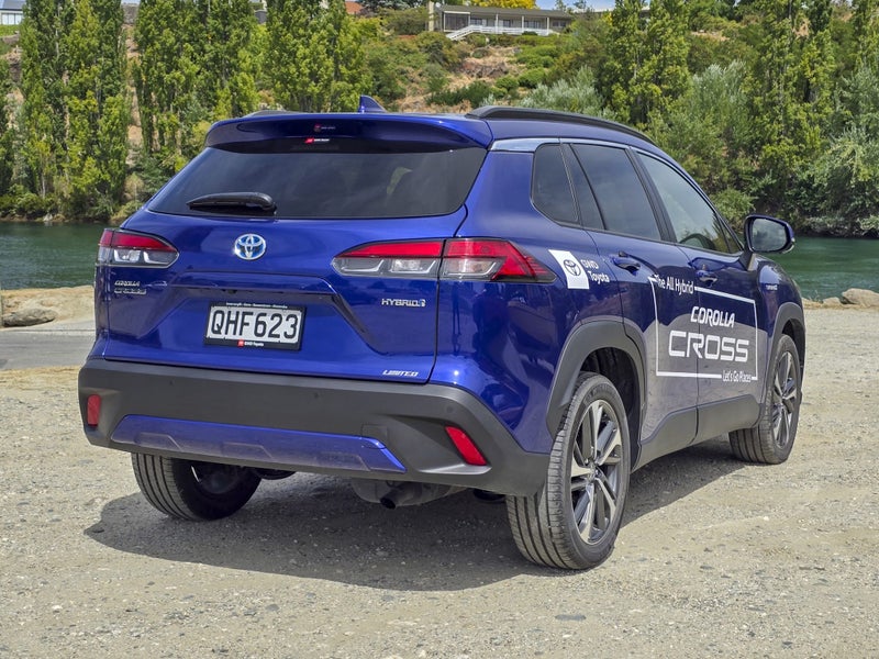 2023 Toyota Corolla Cross Limited Hybrid image 3