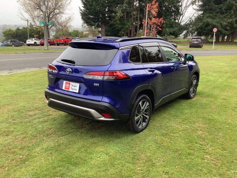 2023 Toyota Corolla Cross Z Hybrid Electric Veh... image 5