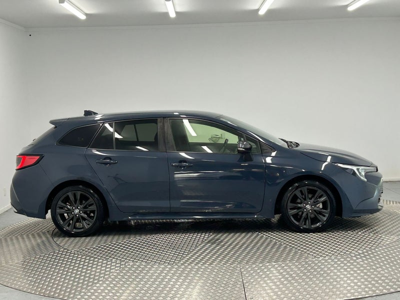 2023 Toyota Corolla FIELDER 1.8 Hybrid Touring image 2