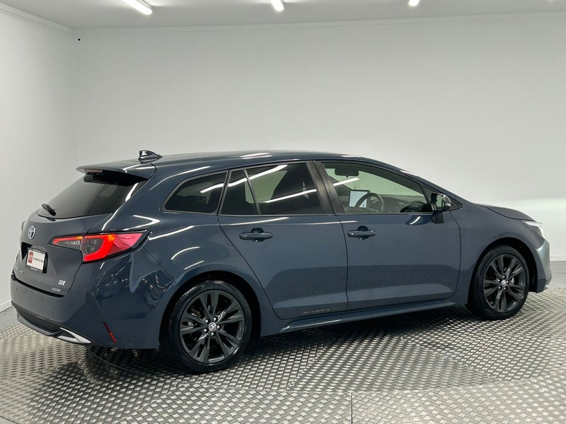 2023 Toyota Corolla FIELDER 1.8 Hybrid Touring image 3