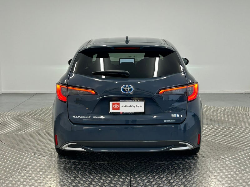 2023 Toyota Corolla FIELDER 1.8 Hybrid Touring image 4