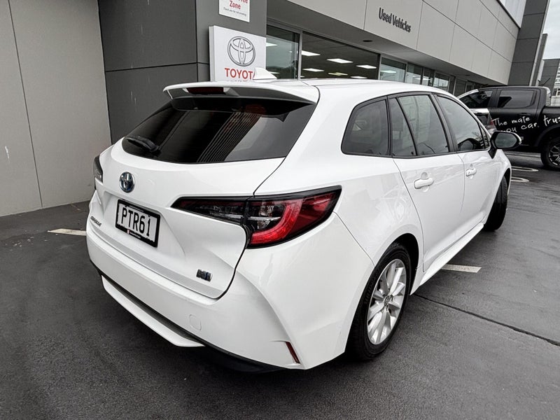 2023 Toyota Corolla GX 1.8 HYBRID SPACIOUS WAGON image 3