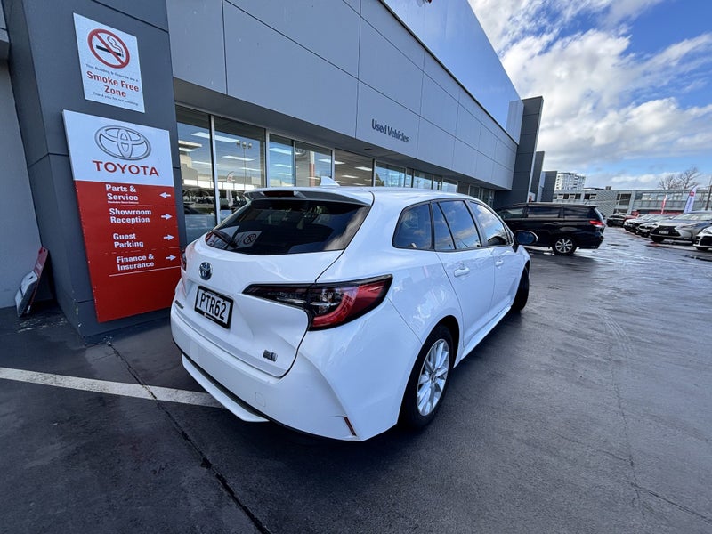 2023 Toyota Corolla GX 1.8 HYBRID SPACIOUS WAGON image 3