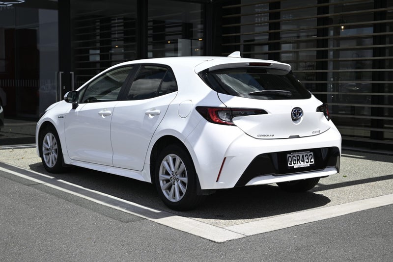 2023 Toyota Corolla GX 1.8 Petrol Hybrid FWD Ha... image 2