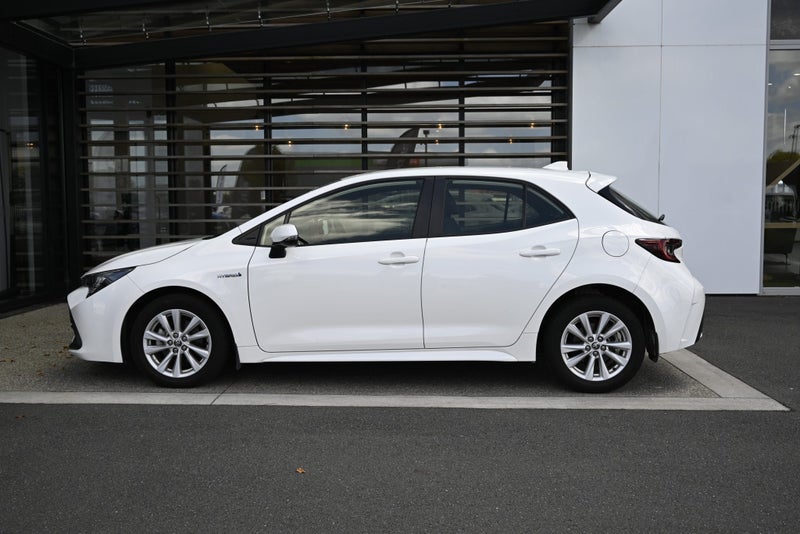 2023 Toyota Corolla GX 1.8 Petrol Hybrid FWD Ha... image 3