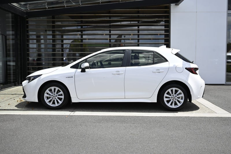 2023 Toyota Corolla GX 1.8 Petrol Hybrid FWD Ha... image 3