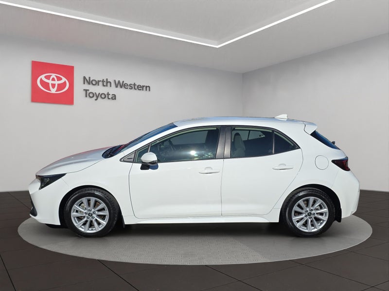 2023 Toyota Corolla GX 1.8L Hybrid 2WD Hatchback image 4