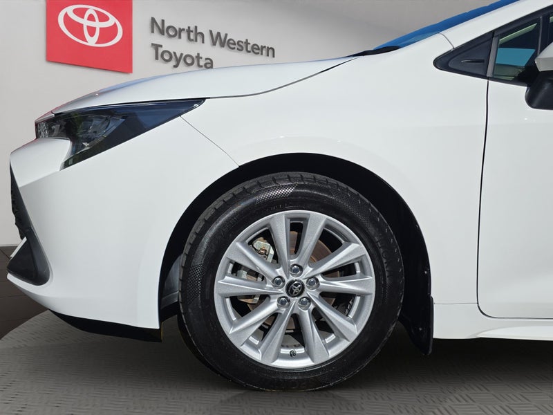 2023 Toyota Corolla GX 1.8L Hybrid 2WD Hatchback image 5