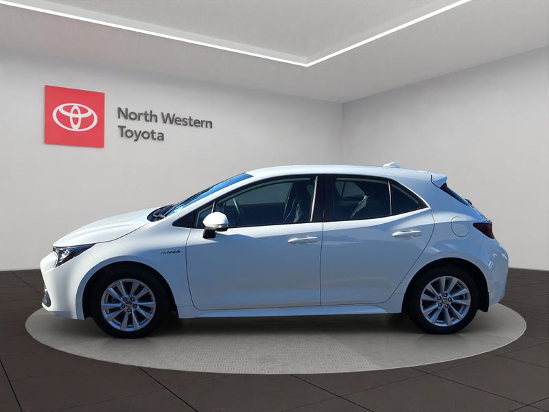2023 Toyota Corolla GX 1.8L Hybrid FWD Hatchback image 4