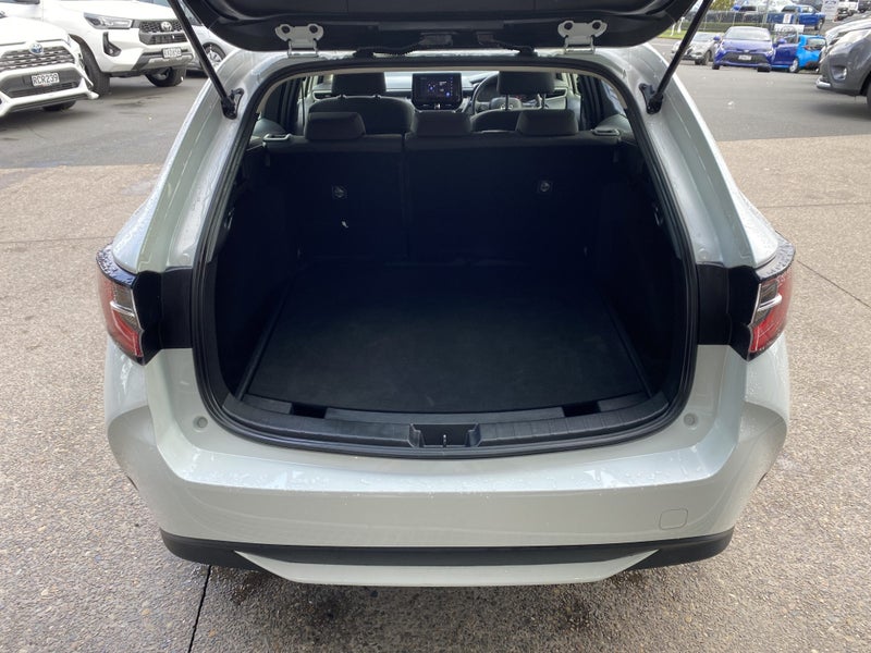 2023 Toyota Corolla GX 1.8P Hybrid Wagon image 4